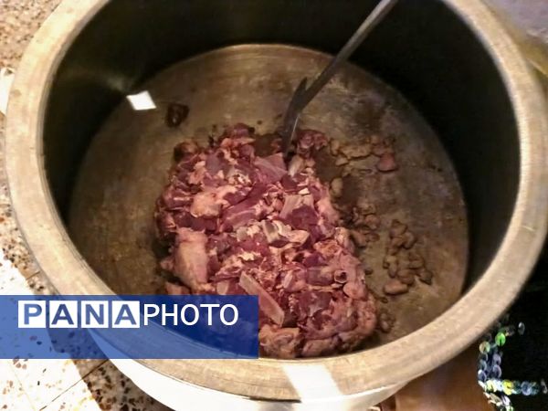 پخت و توزیع نذری در روز تاسوعای حسینی روستای حسن آباد داراب استان فارس