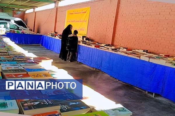 نمایشگاه کتاب و کتاب‌خوانی در اداره آموزش و پرورش اسلامشهر