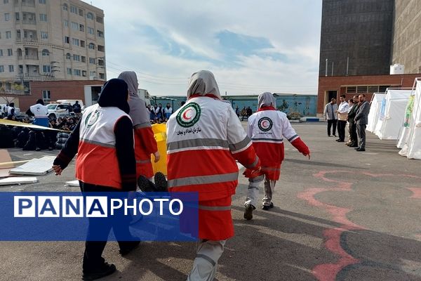 مانور سراسری زلزله در مدارس کهریزک و باقرشهر 