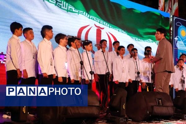 چهل و دومین جشنواره فرهنگی هنری با شعار «با امید به سمت قله برای ایران» 