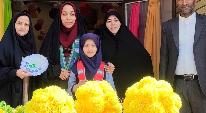 بازدید مسئولین سازمان دانش آموزی اداره ناحیه دو از دبستان فاطمه اهری هاشمی 