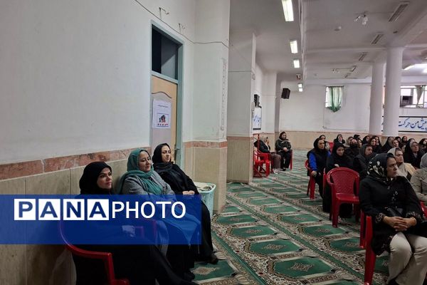 جلسه آموزش سوادرسانه‌ای در دبیرستان ولیعصر ناحیه یک شهرری