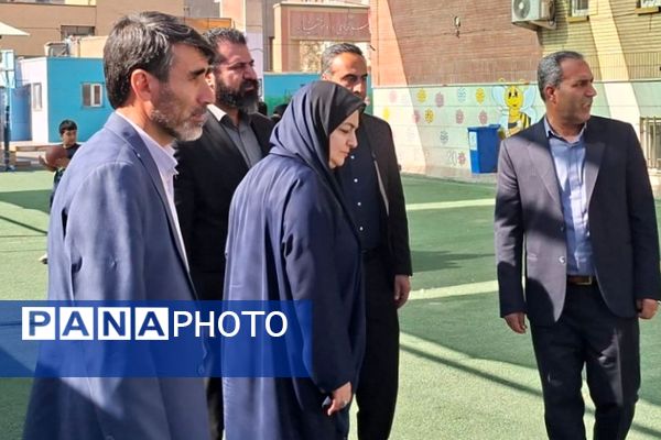 بازدید معاون تربیت بدنی و سلامت اداره کل از اتاق بازی و یادگیری دبستان شاهد شهید قدوسی