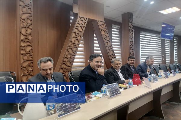نشست مشترک اعضای کمیسیون آموزش و تحقیقات مجلس، مدیران آموزش و پررش استان خراسان رضوی و وزیر آموزش وپرورش در مشهد
