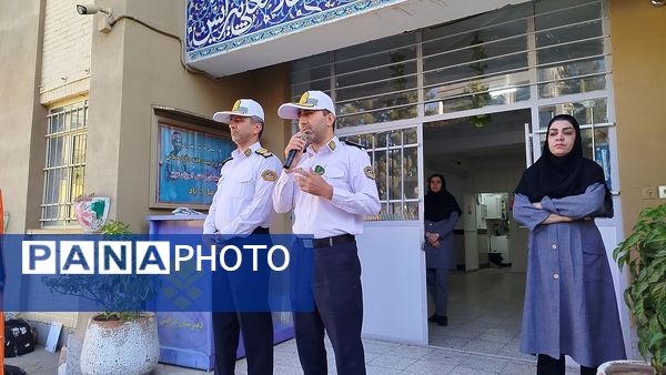 گرامیداشت هفته نیروی انتظامی در دبیرستان دخترانه پیرایش یک