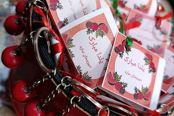 وقتی انارها لبخند زدند؛ یلدای دبیرستان ساره شورآفرین شد