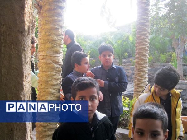 بازدید دانش آموزان دبستان سمیه قم از نمایشگاه حدیث غربت
