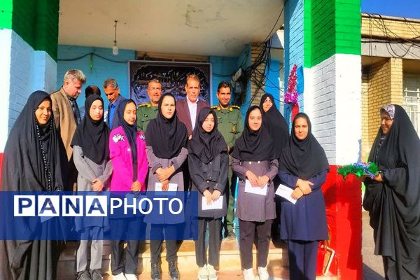 نواختن زنگ مدرسه عشق به‌مناسبت گرامیداشت هفته بسیج در شهرستان باشت