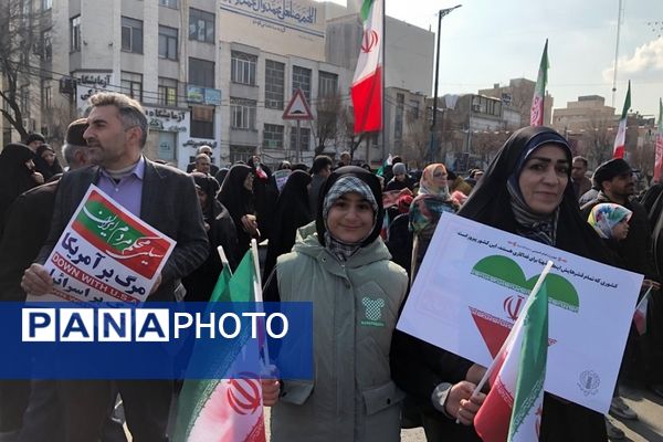 حضور اقشار مختلف شهرری در جشن پیروزی انقلاب 