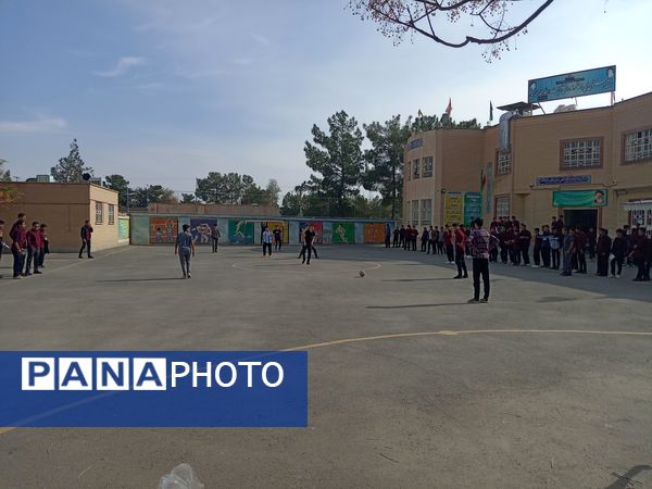 مسابقات درون مدرسه‌ای دبیرستان نمونه آیت‌الله خامنه‌ای کاشمر