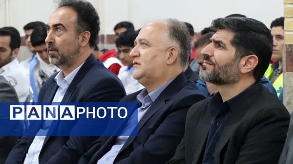 برگزاری مانور متمرکز استانی زلزله و ایمنی همزمان با سراسر کشور در مدرسه نیکان ناحیه 2 کرج 