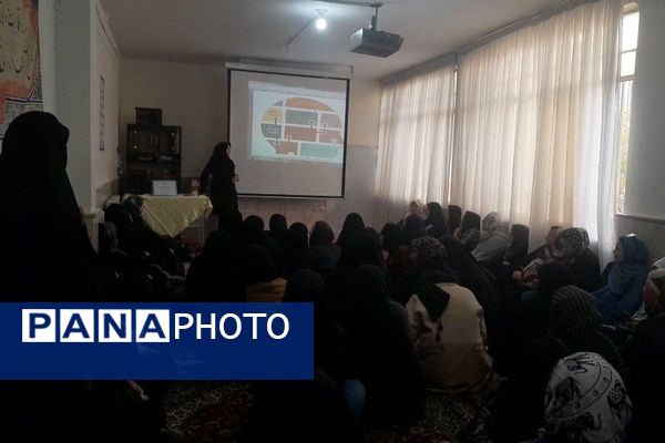 اولین جلسه  مشاوره با حضور اولیا پایه هفتم در دبیرستان دخترانه حداد مشهد