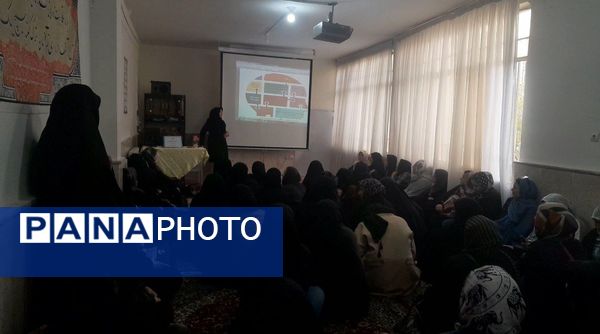 اولین جلسه  مشاوره با حضور اولیا پایه هفتم در دبیرستان دخترانه حداد مشهد