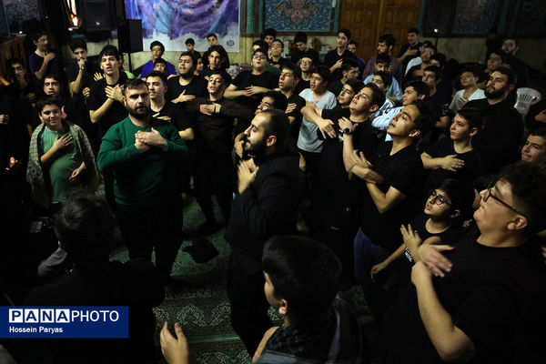 اعتکاف دانش‌آموزی در حسینه ارشاد