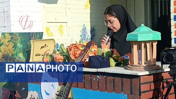 رونمایی از استعدادهای هنری دانشآموزان در نمایشگاه فرهنگ و هنر دبیرستان هاجر بیرجند