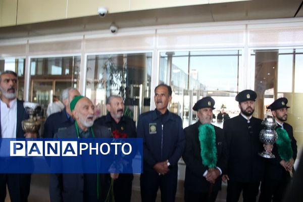 استقبال باشکوه مجاوران امام مهربانی‌ها از میهمانان بیست و دومین اجلاسیه بین‌المللی پیرغلامان حسینی در مشهد