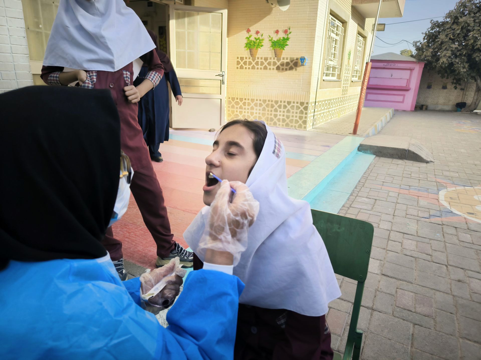 وارنیش فلوراید در دبستان شطیطه2