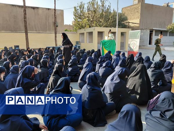 امنیت از کلاس تا خیابان؛ پلیس در جمع دانش‌آموزان بهادری