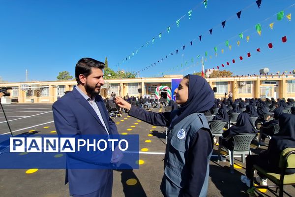 آیین نواختن زنگ مدرسه با شروع سال تحصیلی جدید 
