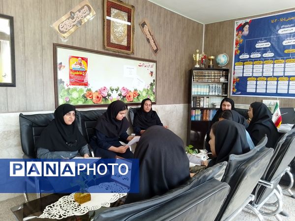 برگزاری اولین جلسه شورای دانش‌آموزی در دبیرستان دخترانه فاطمیه