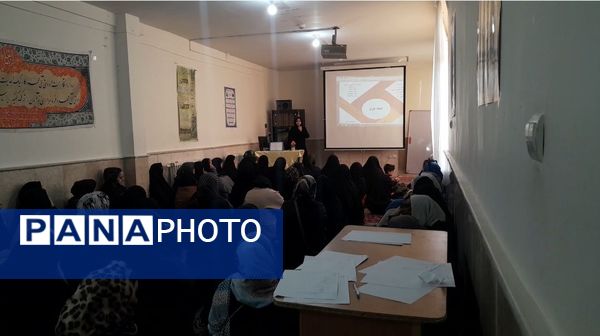 اولین جلسه  مشاوره با حضور اولیا پایه هفتم در دبیرستان دخترانه حداد مشهد