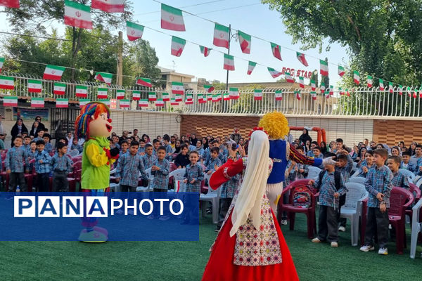 جشن شکوفه‌ها در دبستان آذر صابر ناحیه ۴ شیراز 