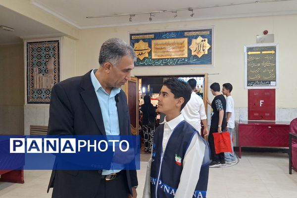 مراسم تجلیل از دانش‌آموزان برتر دبیرستان هیأت امنایی رازی ناحیه ۴شیراز