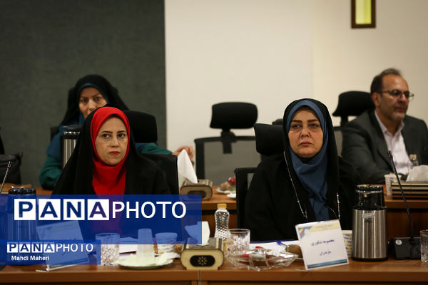 نشست صمیمی وزیر آموزش و پرورش با معلمان نمونه کشوری