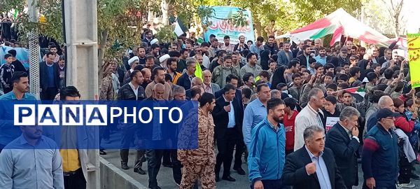 برگزاری راهپیمایی ۱۳ آبان روز دانش‌آموز در شهرستان فیروزکوه 
