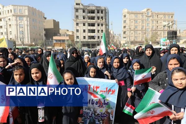 حضور پرشور دانش‌آموزان در راهپیمایی ۱۳آبان منطقه کهریزک 