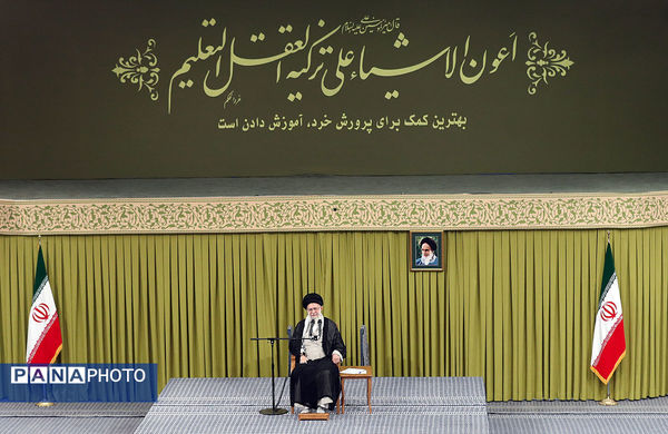 دیدار جمعی از معلمان با رهبر معظم انقلاب