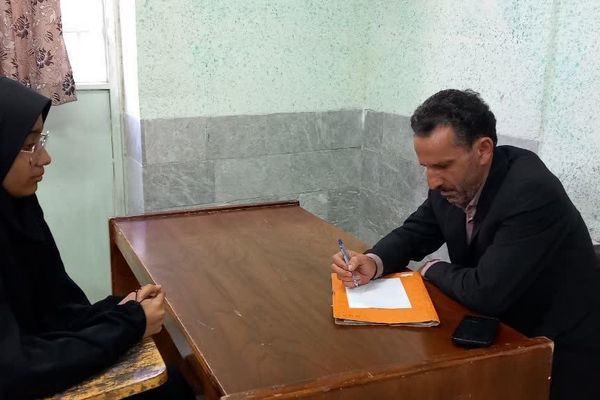 بازدید ناظر قرآن و عترت و نماز از دبیرستان عفت