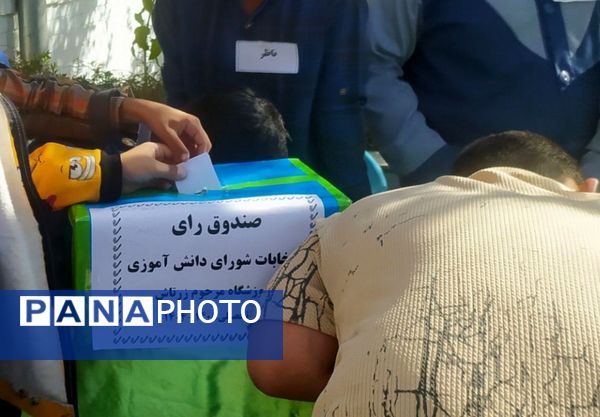 انتخابات شورای دانش آموزی در مدرسه زرتاش خلیل آباد