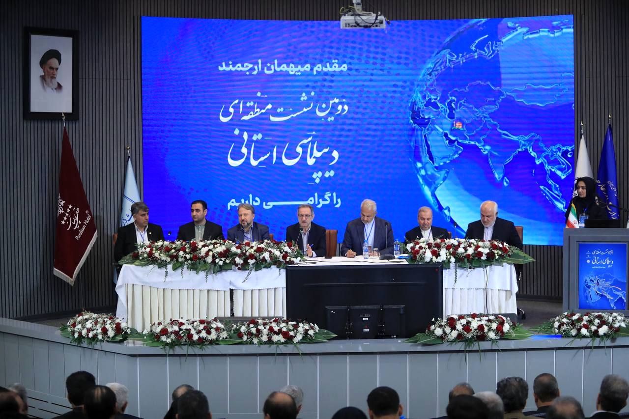 توسعه صنعت گردشگری در گرو تغییر نگاه ملی، خروج دولت از تصدی‌گری و اصلاح ساختارهای بانکی و قانونی است