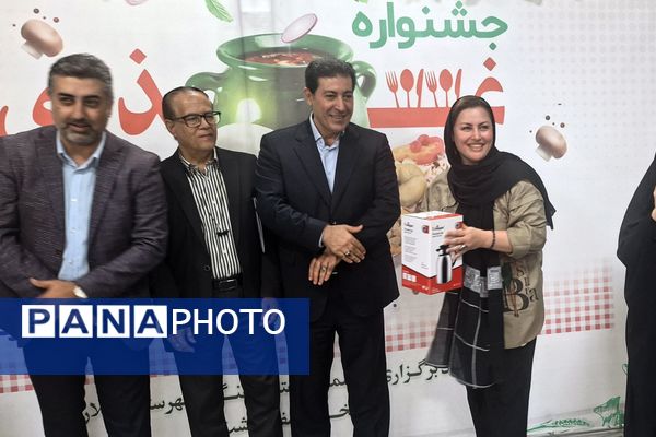 جشنواره غذای ایرانی به مناسبت هفته فرهنگی در فرهنگسرای بعثت صفادشت 