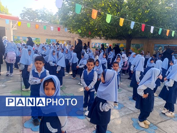 زنگ آغاز مهر در دبستان دخترانه مهر و ماه آشخانه 