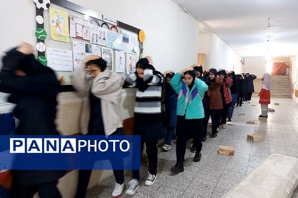 مانور سراسری زلزله در مدارس کهریزک و باقرشهر 