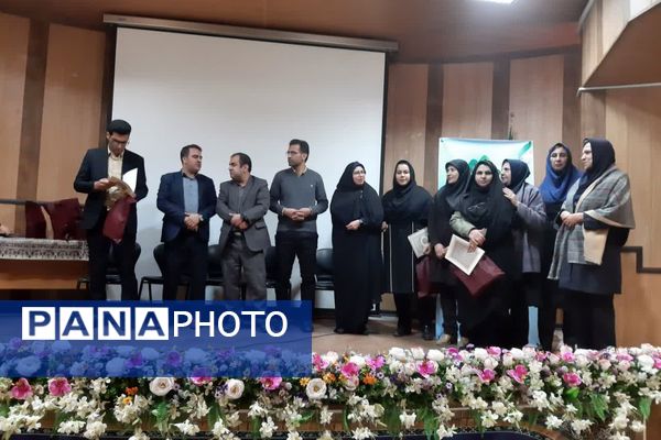 مراسم تجلیل از برگزیدگان جشنواره های فرهنگی هنری کانون‌ فرهنگی وتربیتی حضرت زینب (س) ناحیه۳ شیراز 