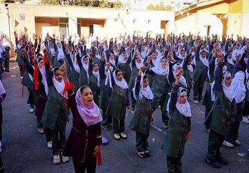 اجرای هماهنگ ورزش و اجرای سرود میهنی در مدرسه شهید صفرکشت‌پور نظرآباد