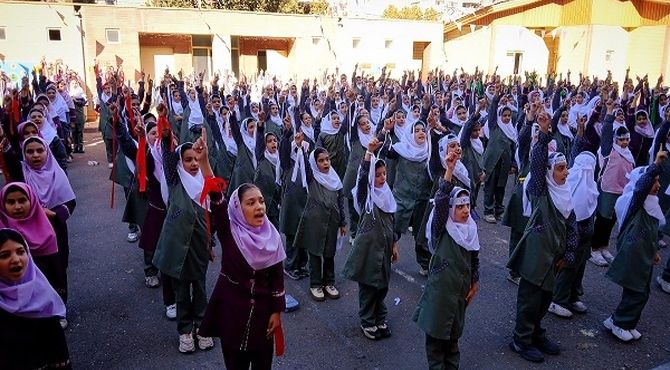 اجرای هماهنگ ورزش و اجرای سرود میهنی در مدرسه شهید صفرکشت‌پور نظرآباد