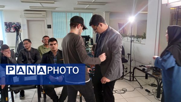 حضور دانش‌آموز خبرنگاران پانا شهرستان‌های تهران در مناظره و نشست انتخاباتی ر‌أی‌اولی‌ها