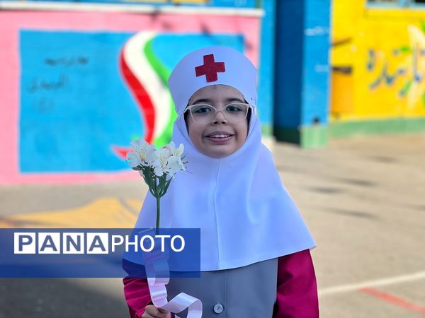 جشن ولادت حضرت زینب (س) و روز پرستار در دبستان المهدی ناحیه ۲ کرج