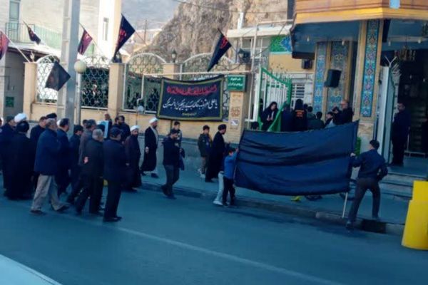 مراسم پیاده روی از مسجد موسی بن جعفر تا امام زاده اسماعیل درشهرستان فیروزکوه