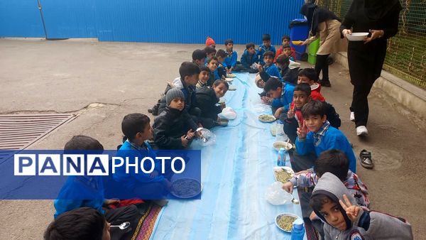 جشن روز دانش‌آموز در دبستان شهید رسول نم‌نبات ناحیه ۴ اصفهان 