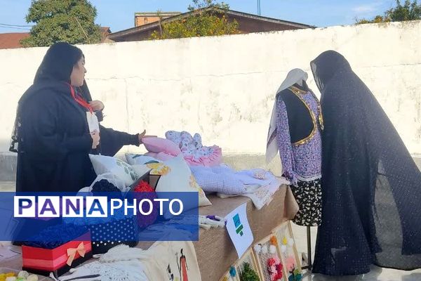 نمایشگاه هنرهای دستی دانش آموزان در بابلسر 