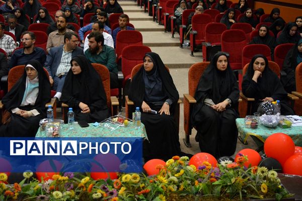 نشست هم‌اندیشی معاونین پرورشی، روحانیون امین و ائمه جماعات در بهارستان‌دو