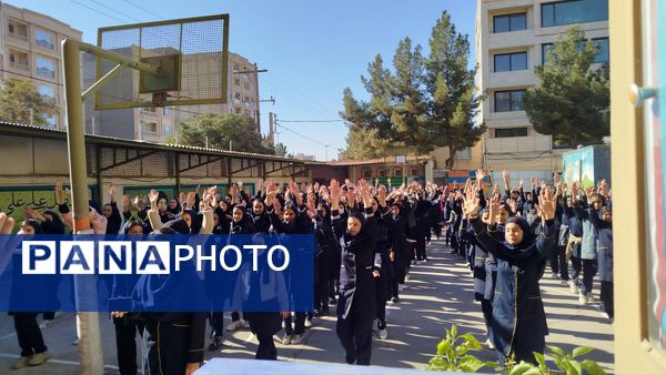 مسابقات ورزشی به مناسبت هفته بهداشت و روان در دبیرستان پیرایش یک
