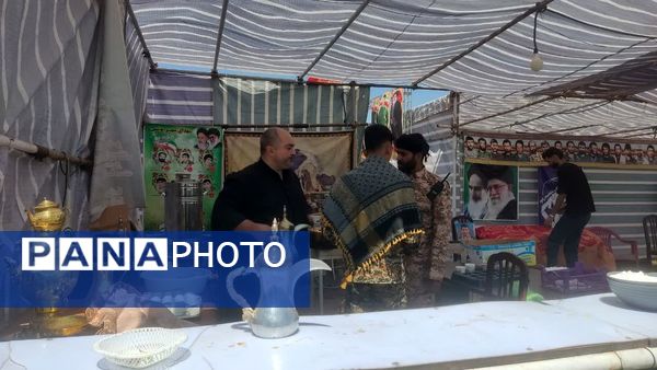 پیاده‌روی زائران در دهه پایانی ماه سفر جاده قدیم نیشابور به سمت مشهد
