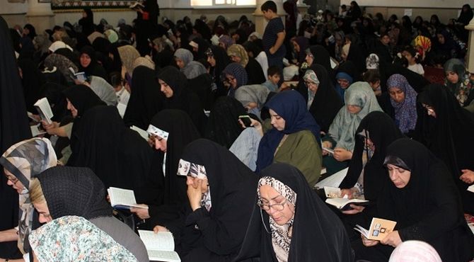 شور و حال مردم در دعای پرفضیلت عرفه در مهدیه کرج 