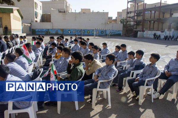 جوانه‌های محلاتی ورود به دوره متوسطه را با جشن جوانه‌ها آغاز کردند